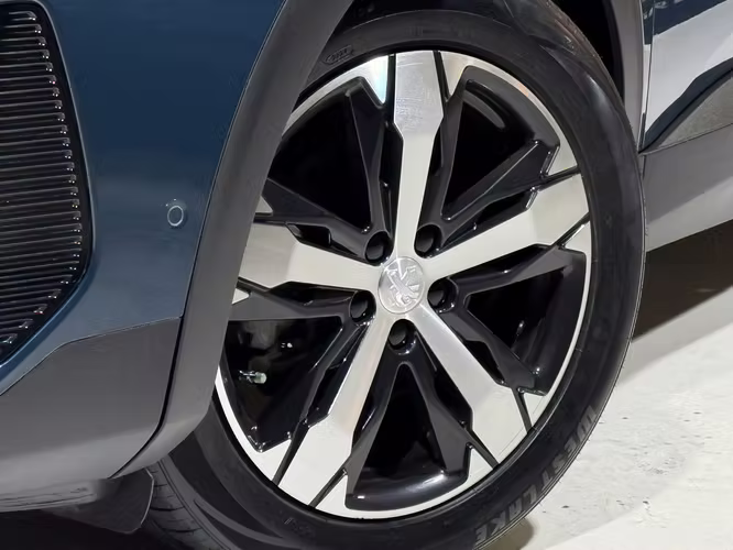 PEUGEOT 5008 GT LINE 2024 - Imagen 4