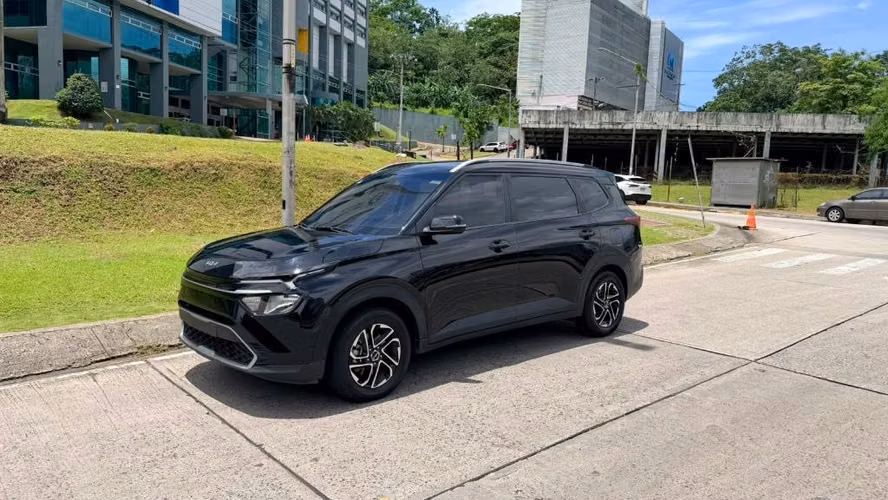 Se vende Kia Carens 2025