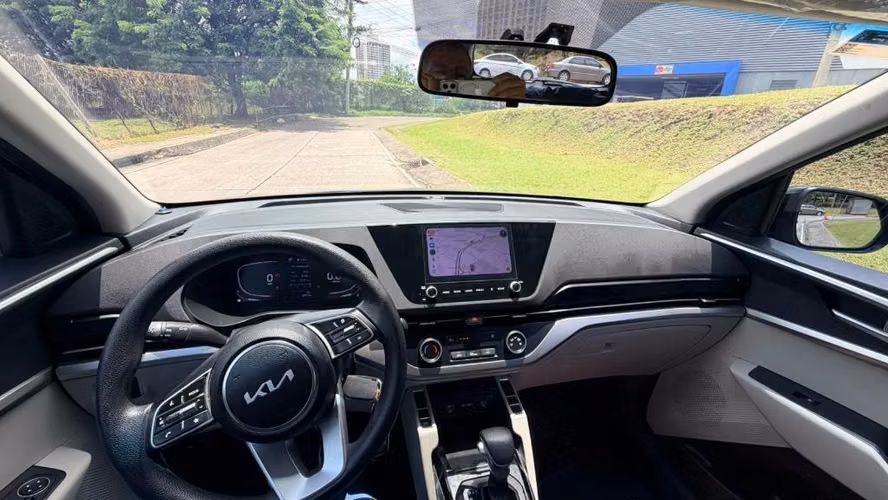 Se vende Kia Carens 2025