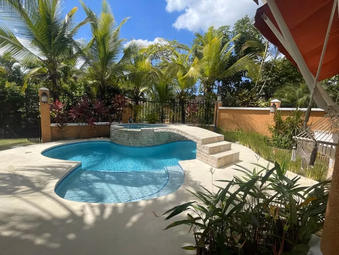 VENDO IMPECABLE CASA UNIFAMILIAR CON PISCINA - Imagen 4