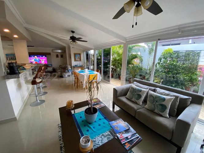 Venta de Casa en Altos de Panama  KC