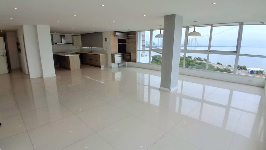 Sobre las Rocas. 416mts 3r 3b den 3est remodelado $560,000.00NEG