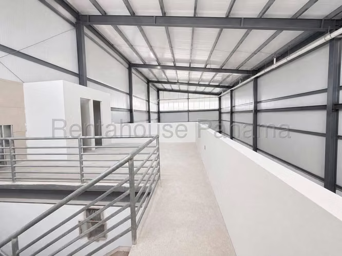 Alquiler de Galera en Parque Lefevre SN - Imagen 4