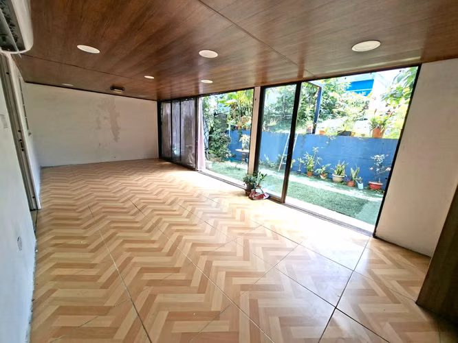 27465. Se vende a precio de avaluo casa 189m, 3 recamaras, 2 baños, jardin.