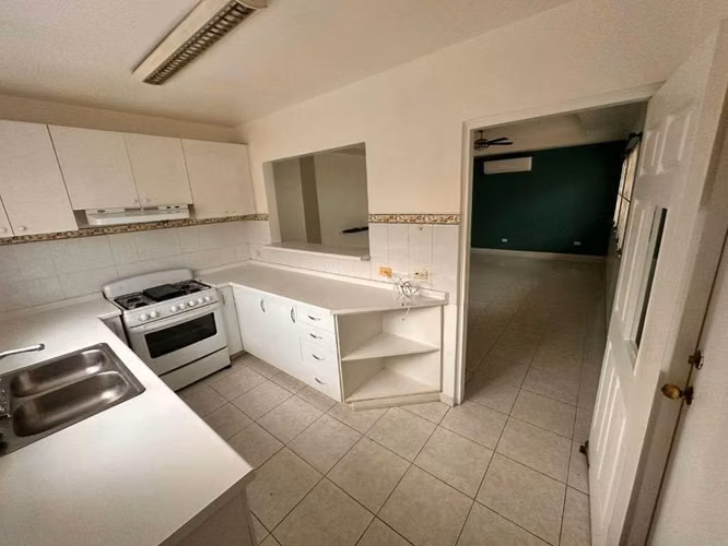 MT ALQUILO CASA SAN MIGUELITO LINEA BLANCA 3 REC 3 BAÑOS 2 PARKING $1150
