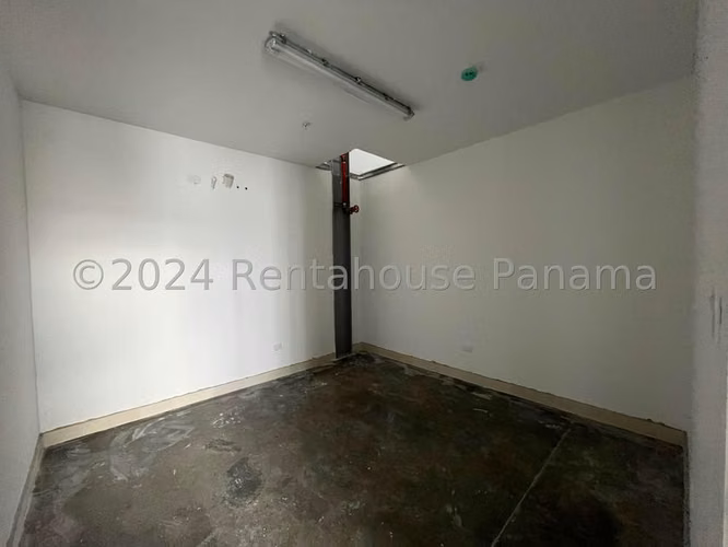 Galera en Venta en Parque Lefevre JG - Imagen 15