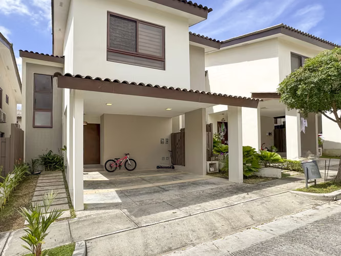 Se vende casa unifamiliar en Golf Gardens, Gardenia