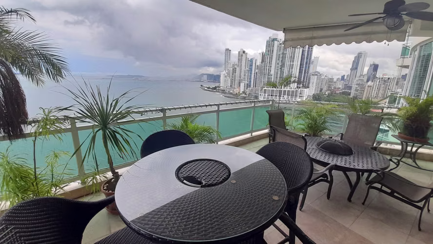 Bahia Pacifica. 427mts 4r 4.5b 3est 1dep $1,250,000.00 - Imagen 2
