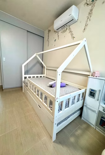 cama estilo casita con cama auxiliar y 2 colchones (buen estado)