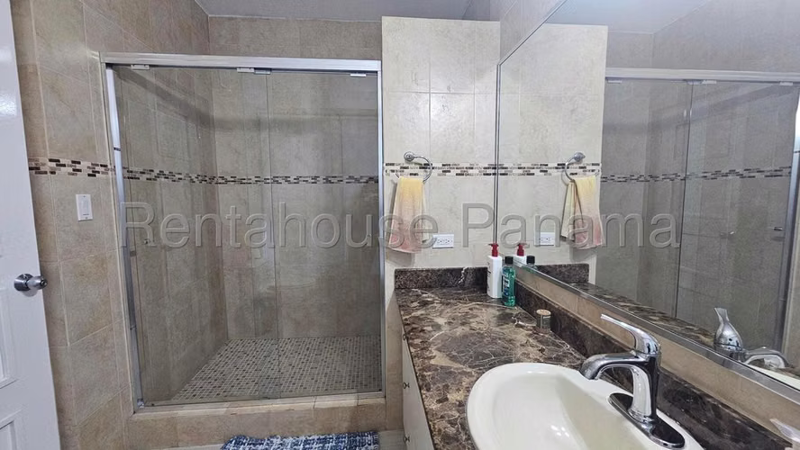 Alquilo apartamento amoblado  en Grandbay, Avenida Balboa - Imagen 2