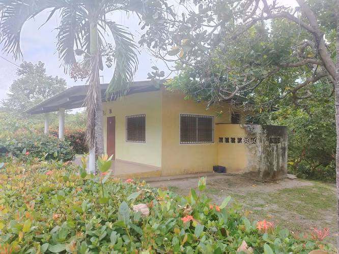 Casa con una recamara, baño, cocina y portal  cerca del Machetazo Coronado