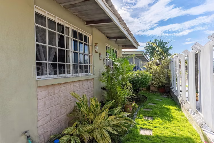 Cómoda Casa en Venta en Campo Limberg 27PPM1558 - Imagen 7
