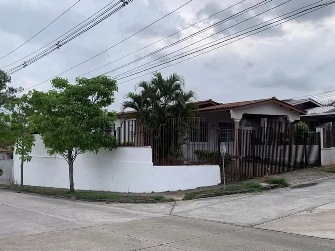 Casa en Venta – Brisas del Golf, Panamá - MH