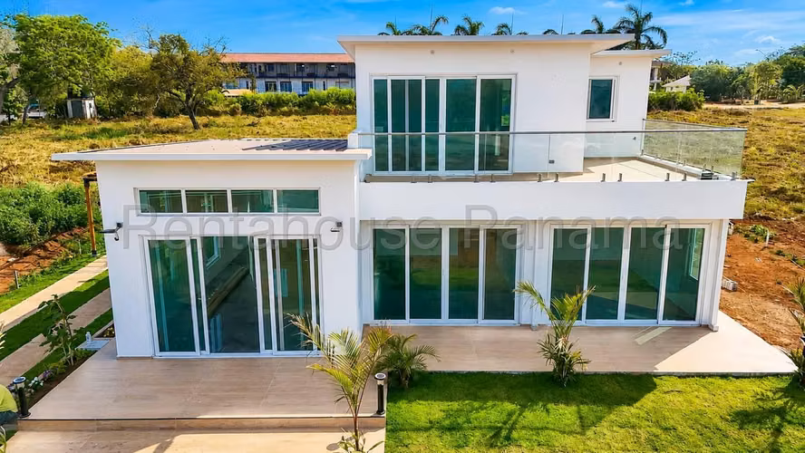 Elegante Casa en Venta cerca del Mar en Pedasí 26PPM2053