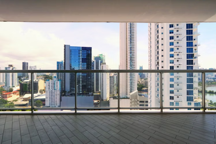 Apartamento en Alquiler - P.H. Yacht Club - Avenida Balboa - Vista al Mar
