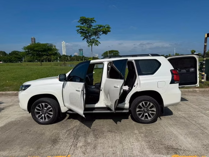 Título: Toyota Land Cruiser Prado VX FUL 2022 – Excelente estado - Imagen 5