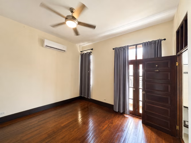 Apartamento de 2 habitaciones frente a parque, Casco Antiguo - Imagen 3