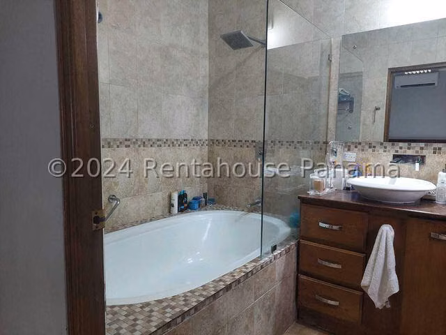 ALQUILO Casa en Residencial Villa Lilia en San Francisco. 594m2 - Imagen 4