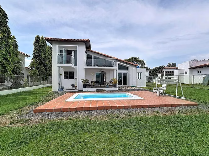 Venta de casa amueblada en Playa Malibú – Nueva Gorgona