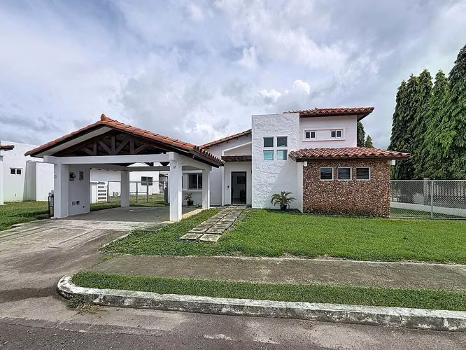 Venta de casa amueblada en Playa Malibú – Nueva Gorgona
