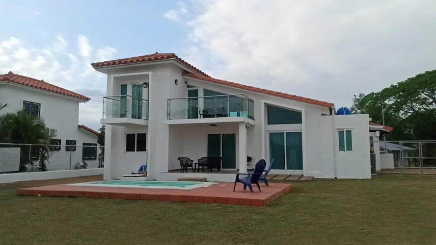Venta de casa amueblada en Playa Malibú – Nueva Gorgona - Imagen 2