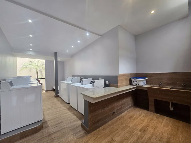 Alquilo apartamento amoblado de 2 recámaras en Bella Vista - Imagen 9