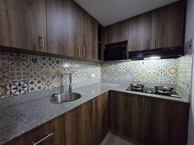 Alquilo apartamento amoblado de 2 recámaras en Bella Vista - Imagen 4