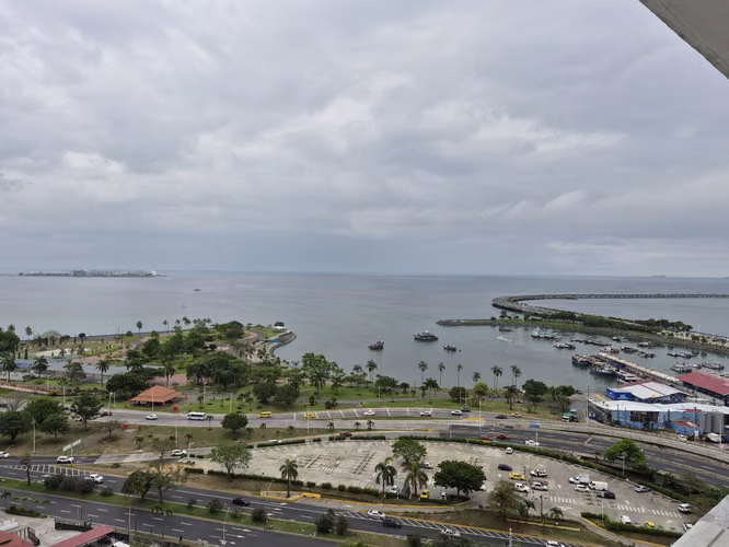 APARTAMENTO A 1 CUADRA DE CINTA COSTERA