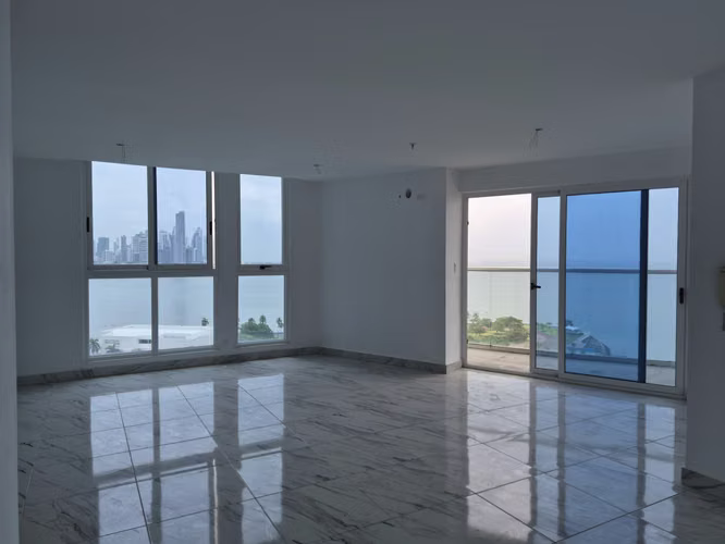 APARTAMENTO EN VENTA  FRENTE AL MAR - Imagen 6