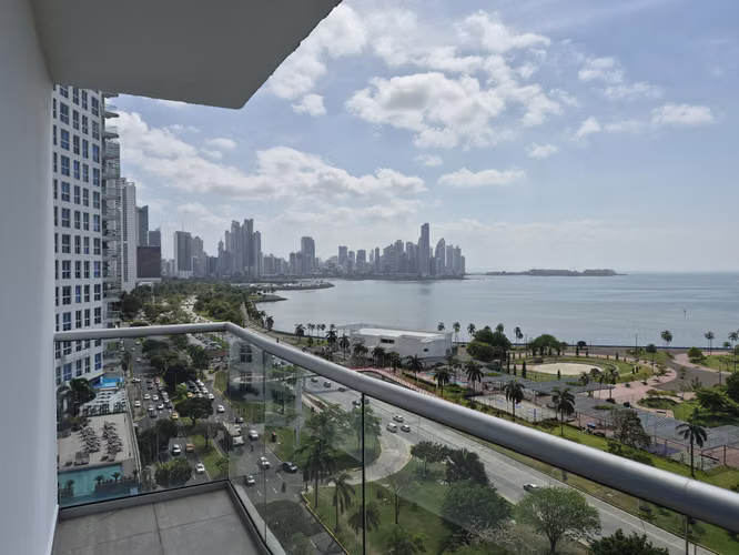 APARTAMENTO EN VENTA  FRENTE AL MAR - Imagen 2
