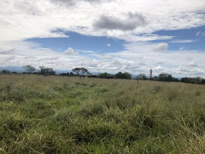 VENDO Terreno Ubicado en Avenida Ppal hacia Boquete 8300m2