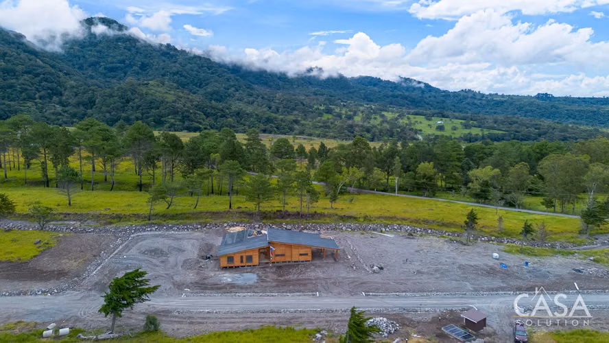 Casa de 3 Habitaciones con Energía Solar en Construcción en Agrorismo, Volcán | Pozo Privado