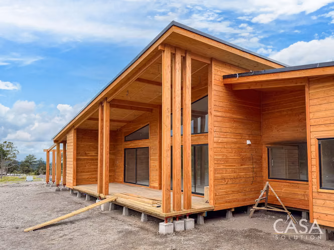 Casa de 3 Habitaciones con Energía Solar en Construcción en Agrorismo, Volcán | Pozo Privado