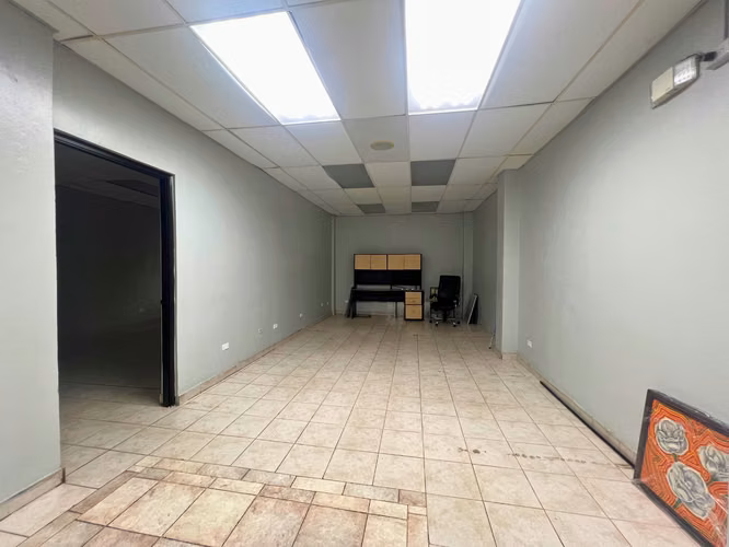 ALQUILER DE LOCAL COMERCIAL EN PRIMER PISO, VISTA HERMOSA (8)