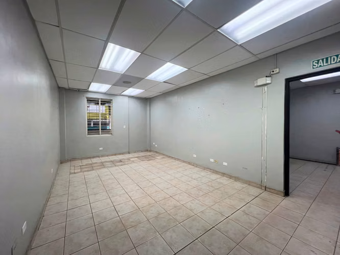 ALQUILER DE LOCAL COMERCIAL EN PRIMER PISO, VISTA HERMOSA (8)