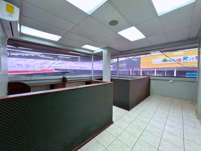 ALQUILER DE LOCAL COMERCIAL EN PRIMER PISO, VISTA HERMOSA (8)