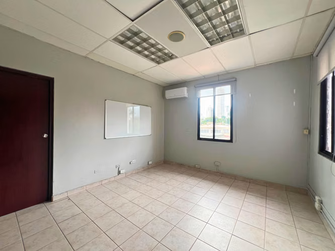 ALQUILER DE LOCAL COMERCIAL EN PRIMER PISO, VISTA HERMOSA (8)