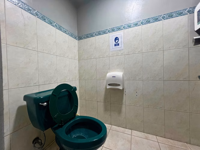 ALQUILER DE LOCAL COMERCIAL EN PRIMER PISO, VISTA HERMOSA (8)