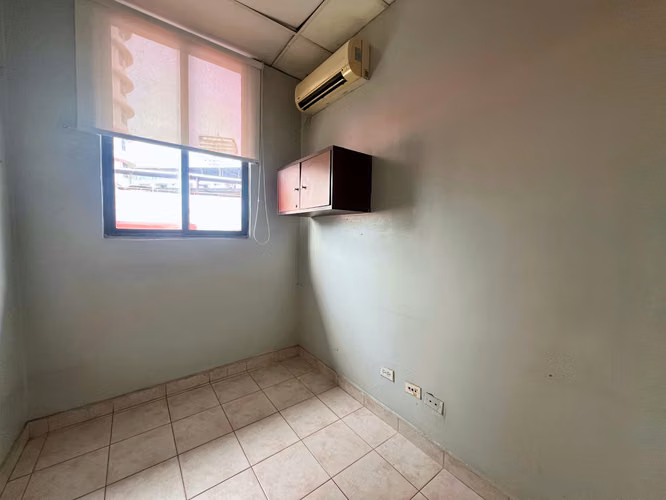 ALQUILER DE LOCAL COMERCIAL EN PRIMER PISO, VISTA HERMOSA (8)