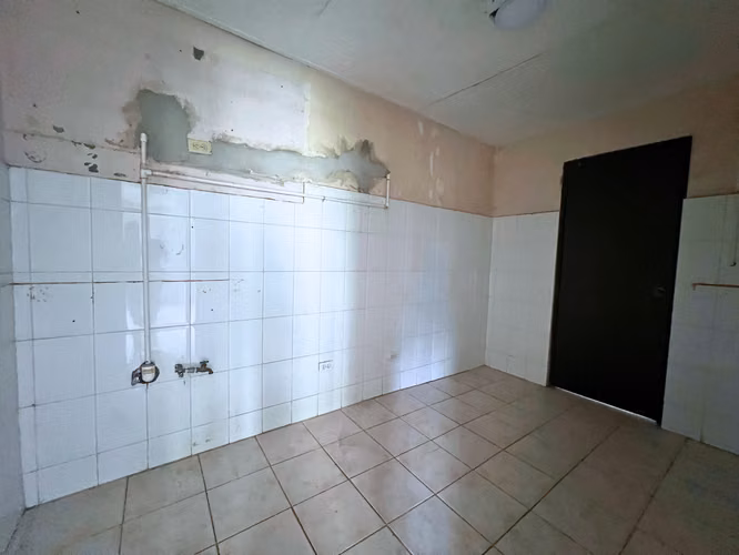 ALQUILER DE LOCAL COMERCIAL EN PRIMER PISO, VISTA HERMOSA (8)