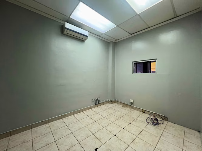ALQUILER DE LOCAL COMERCIAL EN PRIMER PISO, VISTA HERMOSA (8)