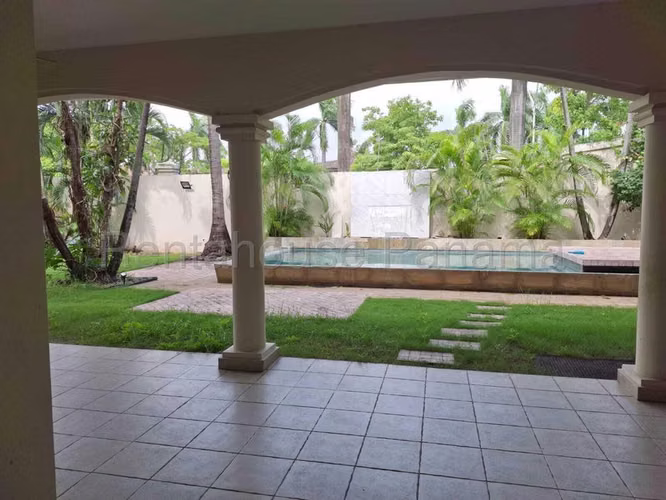 271890. Se alquila casa 426m, 4 recámaras, 625m de terreno. Piscina privada