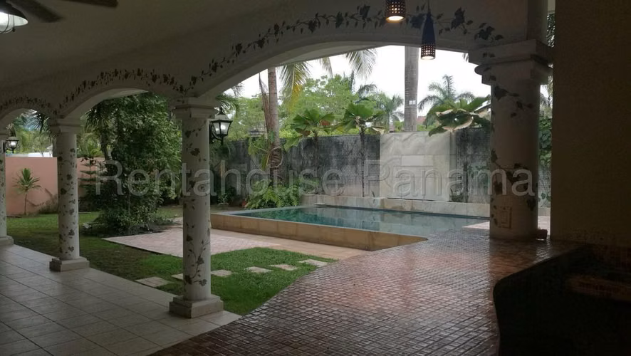 271890. Se alquila casa 426m, 4 recámaras, 625m de terreno. Piscina privada - Imagen 2