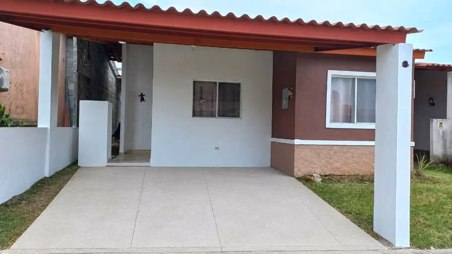 Se Alquila  casa Cerca atrás Cloúster Los Avellanos $600