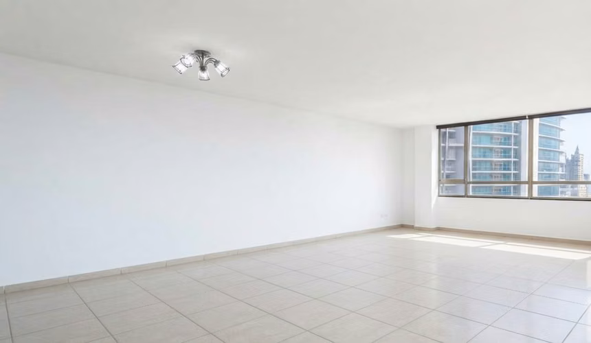 Apartamento en Bella Vista cerca de Avenida Balboa I con excelente distribucion y deposito