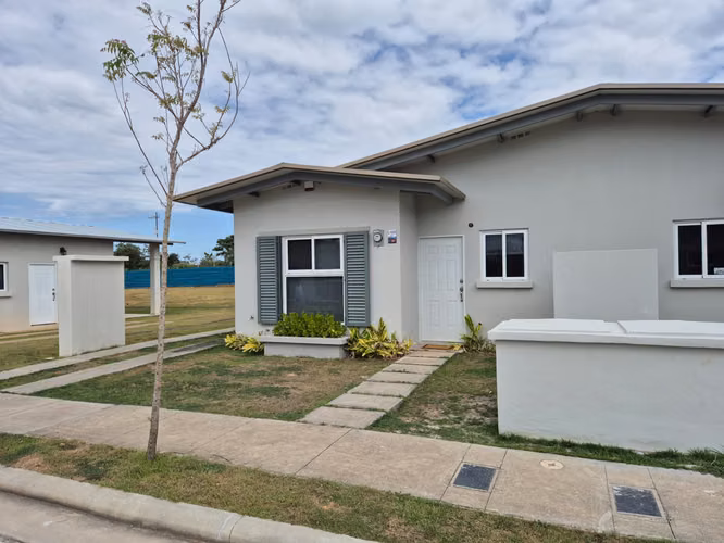 Vendo amplia casa en playa dorada