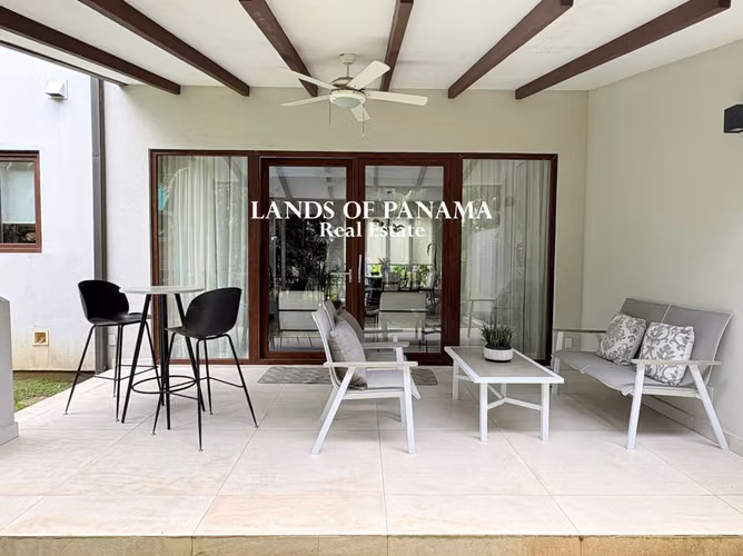 SE VENDE CASA 353.89 m2 THE WOODS - SANTA MARÍA $1,375,621 - Imagen 4
