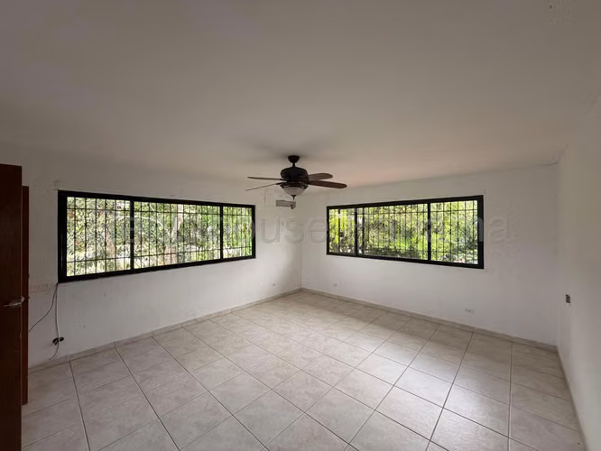 Se Vende Casa en Las Cumbres MDV27-1582