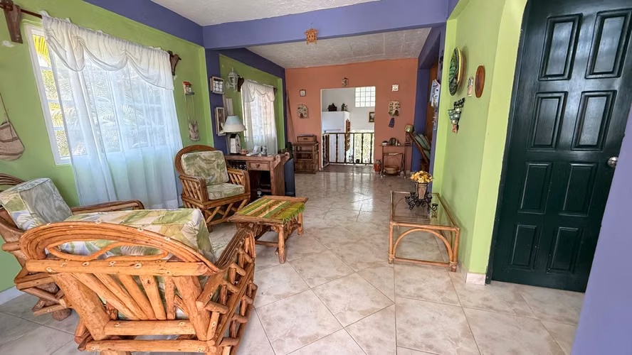 SE VENDE ACOGEDORA CASA CON VISTA EN LOS ALTOS DE CERRO AZUL - Imagen 5