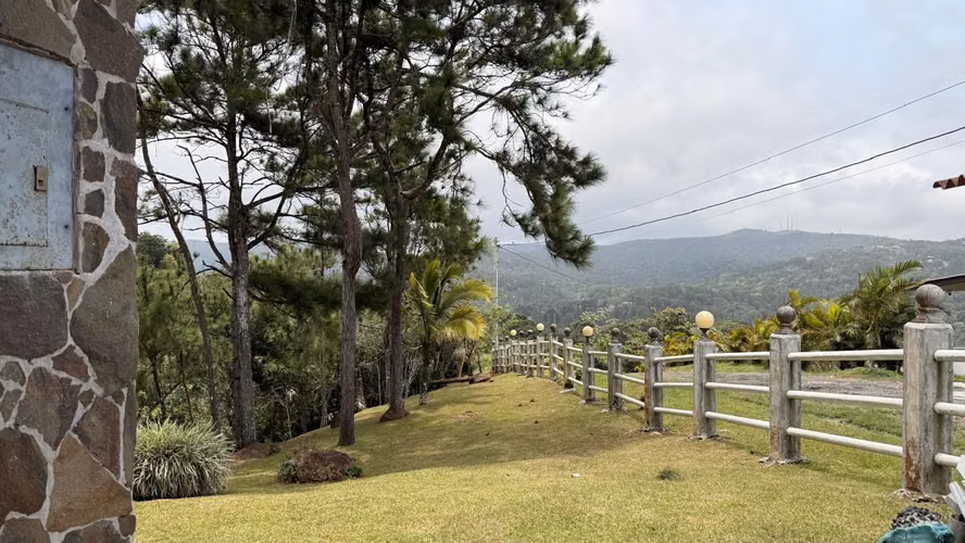 SE VENDE ACOGEDORA CASA CON VISTA EN LOS ALTOS DE CERRO AZUL - Imagen 14